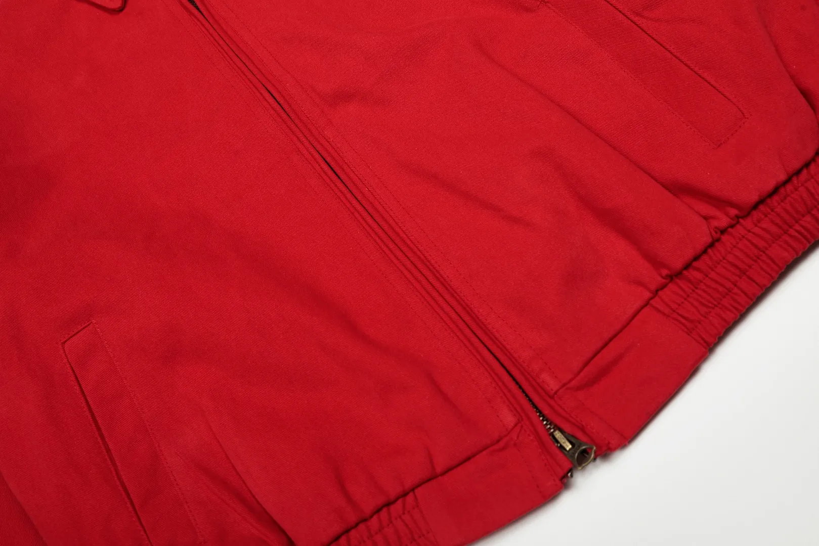 P300 top quality" Style number: 8101# (not off the shelves all year round) [Ralph Lauren/Ralph Lauren old cadre pony embroidered armband POLO jacket] ✅Ralph Lauren Ralph Lauren classic basic American retro old cadre goddess style jacket ✅Pure cotton high-gram heavy wash, soft, comfortable and tangible, upright and textured ✅Customized Vintage bronze double-open zipper head to restore the same quality as the cabinet version ✅This style: White/khaki color. There are waist patterns inside the threads of the collar and cuffs. Please note~ ✅Retro versatile jacket. The upper body is very flattering. Versatile model YYDS~ ✅Versatile for daily wear and work wear. ✅The upper body is simple and easy to wear. A must-have for goddess ootd. Good-looking clothes are never too picky. A must-have in the goddess' wardrobe. Size: S-XL. Color: White, yellow, red, navy, khaki, pink, light blue, olive green.